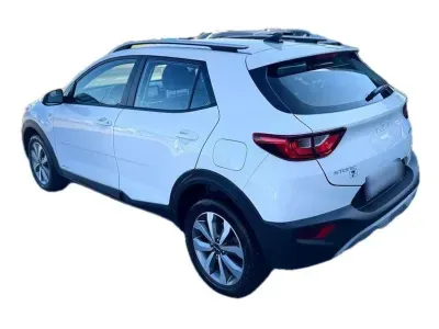 BIAŁY SUV KIA STONIC z 2025 r., BENZYNA, skrzynia biegów MANUALNA 58KM, zdjęcie 13 z 19