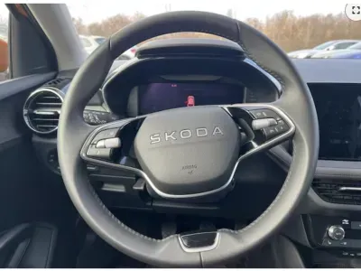 POMARAŃCZOWY HATCHBACK SKODA FABIA z 2025 r., BENZYNA, skrzynia biegów MANUALNA 116KM, zdjęcie 14 z 16