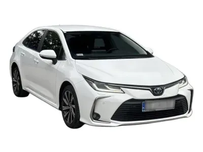 BIAŁY SEDAN TOYOTA COROLLA z 2022 r., HYBRYDA/BENZYNA, skrzynia biegów AUTOMATYCZNA 122KM, zdjęcie 2 z 19