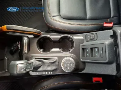 BIAŁY SUV FORD BRONCO z 2023 r., BENZYNA, skrzynia biegów AUTOMATYCZNA 246KM, zdjęcie 7 z 32