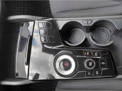 SREBRNY SUV KIA SPORTAGE z 2023 r., BENZYNA, skrzynia biegów AUTOMATYCZNA 110KM, zdjęcie 23 z 25
