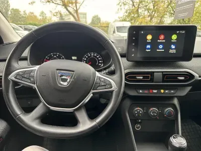 POMARAŃCZOWY HATCHBACK DACIA SANDERO III z 2022 r., BENZYNA, skrzynia biegów MANUALNA 90KM, zdjęcie 13 z 19