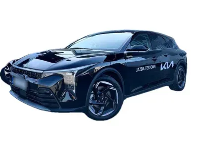 CZARNY HATCHBACK KIA K4 z 2025 r., BENZYNA, skrzynia biegów AUTOMATYCZNA 110KM, zdjęcie główne