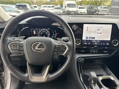 SZARY SUV LEXUS NX z 2021 r., HYBRYDA/BENZYNA, skrzynia biegów AUTOMATYCZNA 242KM, zdjęcie 3 z 19