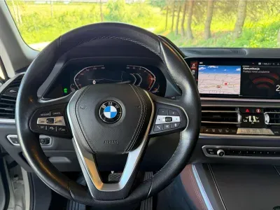 BIAŁY SUV BMW X5 z 2022 r., BENZYNA, skrzynia biegów AUTOMATYCZNA 333KM, zdjęcie 7 z 13