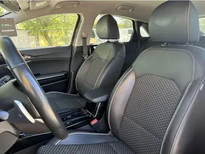 CZERWONY HATCHBACK KIA CEED z 2024 r., BENZYNA, skrzynia biegów AUTOMATYCZNA 140KM, zdjęcie 9 z 19
