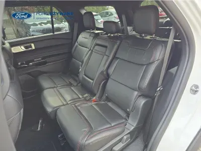 SZARY SUV FORD EXPLORER z 2023 r., HYBRYDA/BENZYNA, skrzynia biegów AUTOMATYCZNA 336KM, zdjęcie 24 z 34