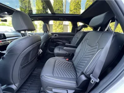 BIAŁY SUV KIA SORENTO IV z 2024 r., DIESEL, skrzynia biegów AUTOMATYCZNA 193KM, zdjęcie 3 z 17