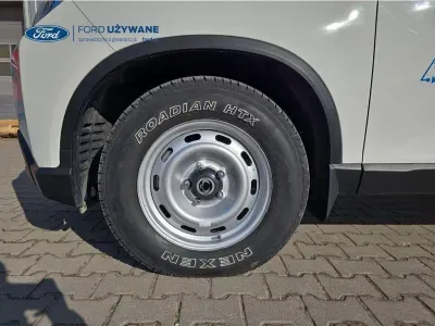 BIAŁY SUV SSANGYONG MUSSO z 2022 r., DIESEL, skrzynia biegów MANUALNA 148KM, zdjęcie 18 z 27