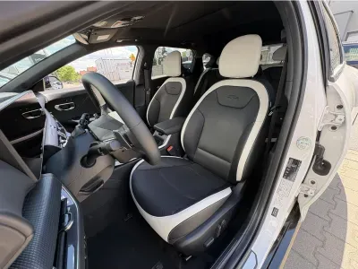 BIAŁY HATCHBACK KIA K4 z 2026 r., BENZYNA, skrzynia biegów AUTOMATYCZNA 180KM, zdjęcie 15 z 18