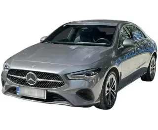 SZARY SEDAN MERCEDES CLASE CLA z 2023 r., BENZYNA, skrzynia biegów AUTOMATYCZNA 150KM, zdjęcie główne