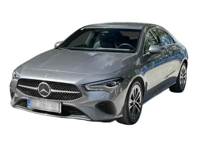 SZARY SEDAN MERCEDES CLASE CLA z 2023 r., BENZYNA, skrzynia biegów AUTOMATYCZNA 150KM, zdjęcie główne