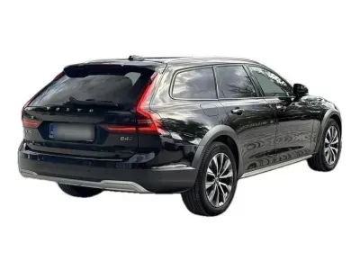 CZARNY KOMBI VOLVO V90 CROSS COUNTRY z 2023 r., DIESEL, skrzynia biegów AUTOMATYCZNA 197KM, zdjęcie 9 z 19