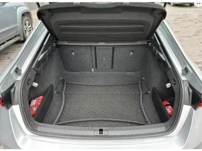 SREBRNY HATCHBACK SKODA OCTAVIA IV z 2022 r., BENZYNA, skrzynia biegów AUTOMATYCZNA 200KM, zdjęcie 9 z 10