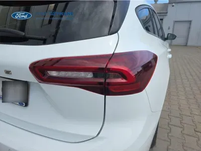 SREBRNY KOMBI FORD FOCUS z 2023 r., BENZYNA, skrzynia biegów MANUALNA 92KM, zdjęcie 8 z 20