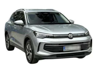 SREBRNY SUV VOLKSWAGEN TIGUAN z 2024 r., BENZYNA, skrzynia biegów AUTOMATYCZNA 131KM, zdjęcie 11 z 19