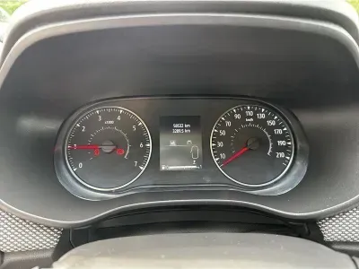 POMARAŃCZOWY HATCHBACK DACIA SANDERO III z 2022 r., BENZYNA, skrzynia biegów MANUALNA 90KM, zdjęcie 16 z 18