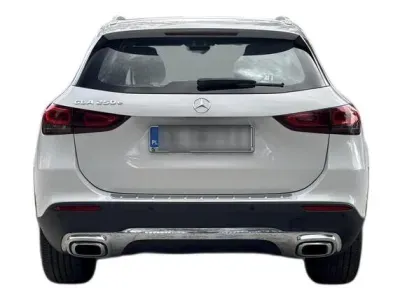 BIAŁY SUV MERCEDES GLA z 2023 r., HYBRYDA/BENZYNA, skrzynia biegów AUTOMATYCZNA 218KM, zdjęcie 15 z 18