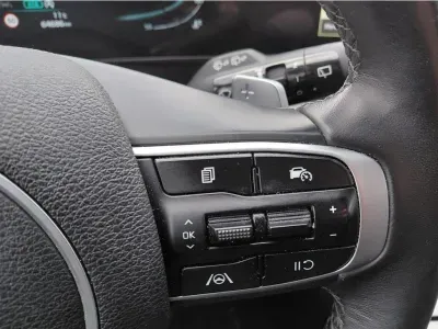 SREBRNY SUV KIA SPORTAGE z 2023 r., BENZYNA, skrzynia biegów AUTOMATYCZNA 110KM, zdjęcie 21 z 25