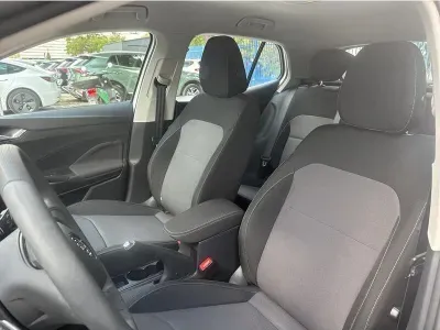 BIAŁY HATCHBACK SKODA FABIA z 2023 r., BENZYNA, skrzynia biegów MANUALNA 110KM, zdjęcie 16 z 19