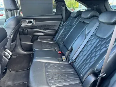 CZARNY SUV KIA SORENTO z 2021 r., HYBRYDA/BENZYNA, skrzynia biegów AUTOMATYCZNA 169KM, zdjęcie 23 z 23