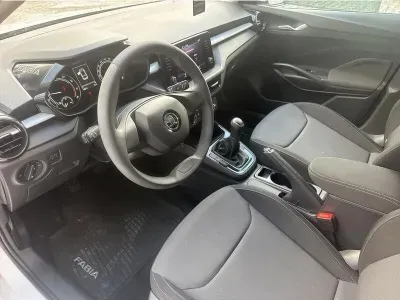BIAŁY HATCHBACK SKODA FABIA z 2023 r., BENZYNA, skrzynia biegów MANUALNA 110KM, zdjęcie 17 z 19