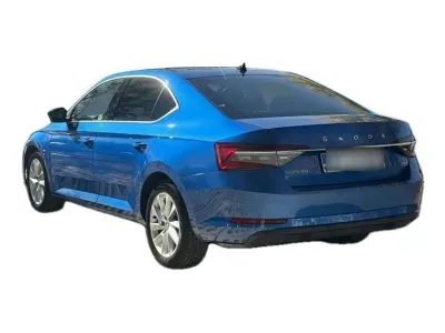 NIEBIESKI HATCHBACK SKODA SUPERB z 2022 r., DIESEL, skrzynia biegów AUTOMATYCZNA 200KM, zdjęcie 5 z 19
