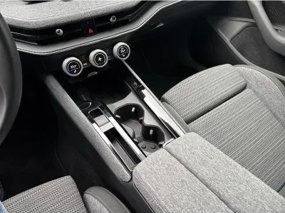 SREBRNY KOMBI SKODA SUPERB COMBI z 2025 r., BENZYNA, skrzynia biegów AUTOMATYCZNA 150KM, zdjęcie 16 z 19