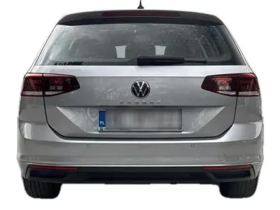 SREBRNY KOMBI VOLKSWAGEN PASSAT z 2023 r., BENZYNA, skrzynia biegów AUTOMATYCZNA 150KM, zdjęcie 3 z 19