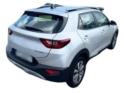 SREBRNY SUV KIA STONIC z 2025 r., BENZYNA, skrzynia biegów MANUALNA 58KM, zdjęcie 20 z 21
