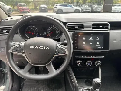 SZARY SUV DACIA DUSTER z 2023 r., BENZYNA, skrzynia biegów MANUALNA 101KM, zdjęcie 5 z 19