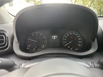 SZARY HATCHBACK TOYOTA YARIS z 2022 r., BENZYNA, skrzynia biegów MANUALNA 125KM, zdjęcie 4 z 19