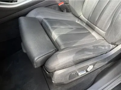 CZARNY SUV BMW X5 z 2022 r., HYBRYDA/BENZYNA, skrzynia biegów AUTOMATYCZNA 394KM, zdjęcie 2 z 19