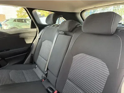 SZARY KOMBI KIA CEED z 2025 r., BENZYNA, skrzynia biegów AUTOMATYCZNA 140KM, zdjęcie 12 z 19