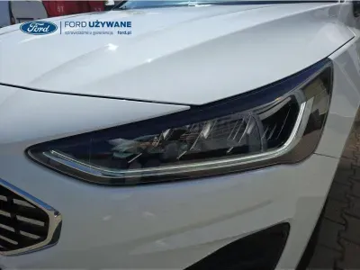 BIAŁY KOMBI FORD FOCUS z 2023 r., DIESEL, skrzynia biegów AUTOMATYCZNA 85KM, zdjęcie 5 z 26