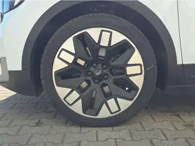 BIAŁY SUV FORD EXPLORER z 2024 r., ELEKTRYCZNY, skrzynia biegów AUTOMATYCZNA 210KM, zdjęcie 13 z 27
