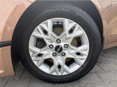 BRĄZOWY KOMBI KIA CEED z 2022 r., BENZYNA, skrzynia biegów MANUALNA 118KM, zdjęcie 6 z 28