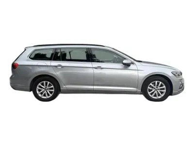 SREBRNY KOMBI VOLKSWAGEN PASSAT z 2022 r., BENZYNA, skrzynia biegów AUTOMATYCZNA 150KM, zdjęcie 16 z 19