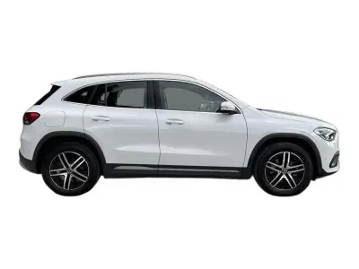BIAŁY SUV MERCEDES GLA z 2023 r., HYBRYDA/BENZYNA, skrzynia biegów AUTOMATYCZNA 218KM, zdjęcie 9 z 18