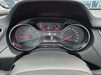 SZARY SUV OPEL GRANDLAND X z 2021 r., BENZYNA, skrzynia biegów AUTOMATYCZNA 130KM, zdjęcie 4 z 20