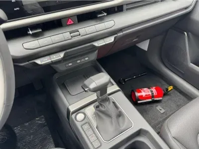 SZARY SUV KIA SELTOS z 2026 r., BENZYNA, skrzynia biegów AUTOMATYCZNA 133KM, zdjęcie 17 z 22