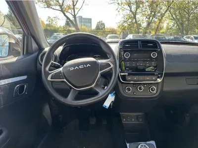 CZERWONY HATCHBACK DACIA SPRING ELECTIC z 2023 r., ELEKTRYCZNY, skrzynia biegów AUTOMATYCZNA 45KM, zdjęcie 7 z 19