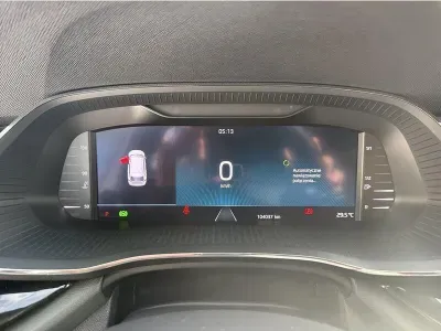 BIAŁY KOMBI SKODA OCTAVIA z 2023 r., BENZYNA, skrzynia biegów AUTOMATYCZNA 150KM, zdjęcie 15 z 19