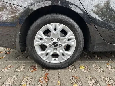 CZARNY KOMBI KIA CEED z 2023 r., BENZYNA, skrzynia biegów AUTOMATYCZNA 160KM, zdjęcie 3 z 19