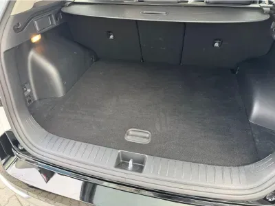 BIAŁY SUV KIA SPORTAGE z 2025 r., BENZYNA, skrzynia biegów AUTOMATYCZNA 110KM, zdjęcie 9 z 23