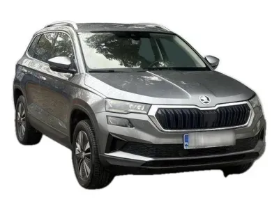 SZARY SUV SKODA KAROQ z 2023 r., DIESEL, skrzynia biegów AUTOMATYCZNA 150KM, zdjęcie 10 z 19