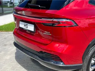 CZERWONY SUV MG HS z 2026 r., HYBRYDA/BENZYNA, skrzynia biegów AUTOMATYCZNA 224KM, zdjęcie 3 z 17