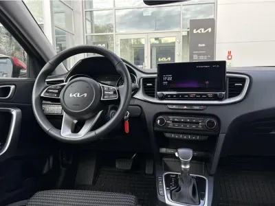 CZERWONY KOMBI KIA CEED z 2025 r., BENZYNA, skrzynia biegów AUTOMATYCZNA 140KM, zdjęcie 15 z 18