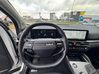 BIAŁY SUV KIA SPORTAGE z 2025 r., BENZYNA, skrzynia biegów AUTOMATYCZNA 110KM, zdjęcie 19 z 23