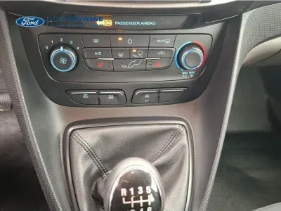 SREBRNY KOMBI FORD TRANSIT CONNECT z 2023 r., DIESEL, skrzynia biegów MANUALNA 74KM, zdjęcie 13 z 24